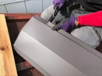 棟板金はを屋根の形状や勾配に合わせて加工