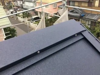 屋根材スーパーガルテクトの敷設後