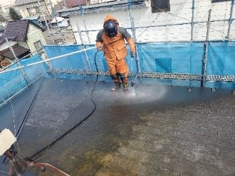 屋根の高圧洗浄
