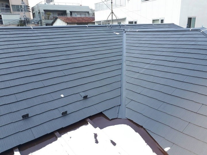 ファインパーフェクトベストを採用して化粧スレートに屋根塗装工事を施工した外観