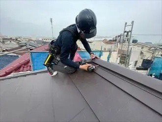 棟板金の取り付け