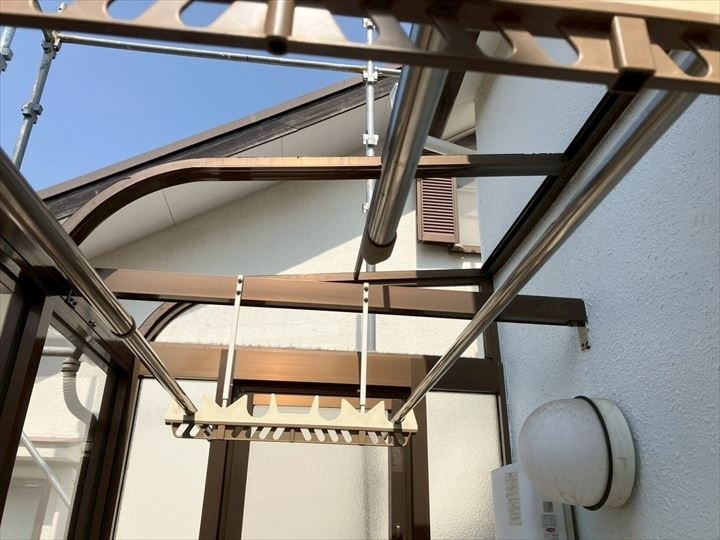 既存ポリカーボネート平板をの撤去完了した後の状態