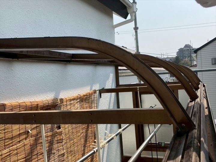 軒側と樋内部の清掃