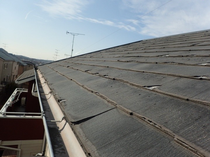 パミール屋根に発生した層間剝離の状態