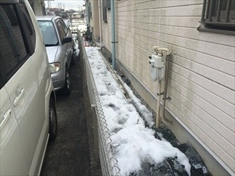 落下した軒樋の残骸