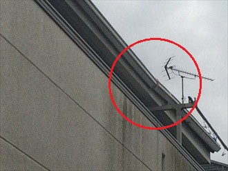 軒樋がくの字に曲がっている箇所の状況