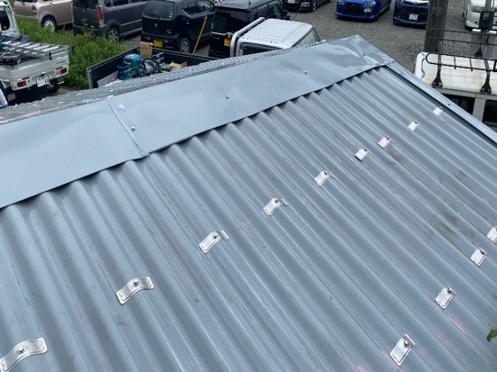 葺き替え工事し機械室屋根をリフォームした後の外観