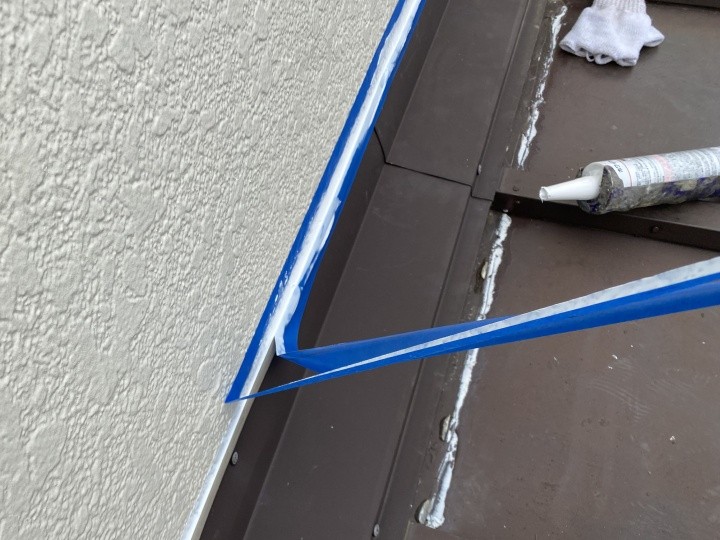 シーリング処理後に養生テープを剥がす