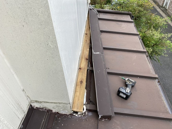 雨押え板金を解体
