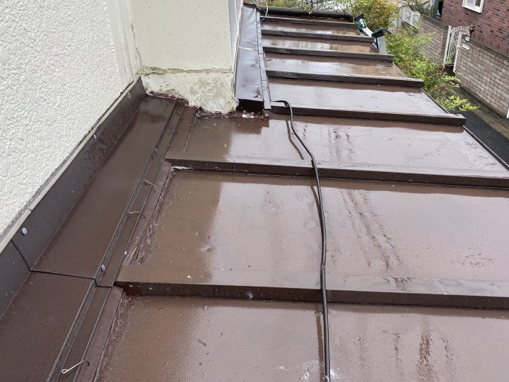 雨漏りした下屋根