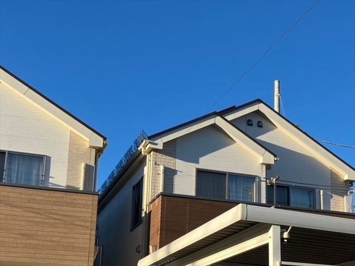 松戸市高塚新田にて軒先型雪止めの設置工事を施工してソーラーパネルからの落雪対策を実施