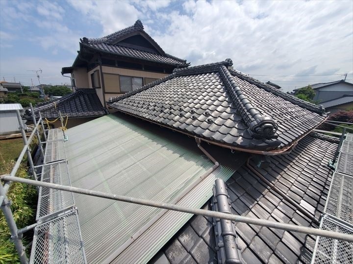 「部分葺き直し工事・棟取り直し工事」が完工した屋根の外観