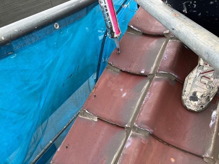 袖瓦等の開口部のシーリング