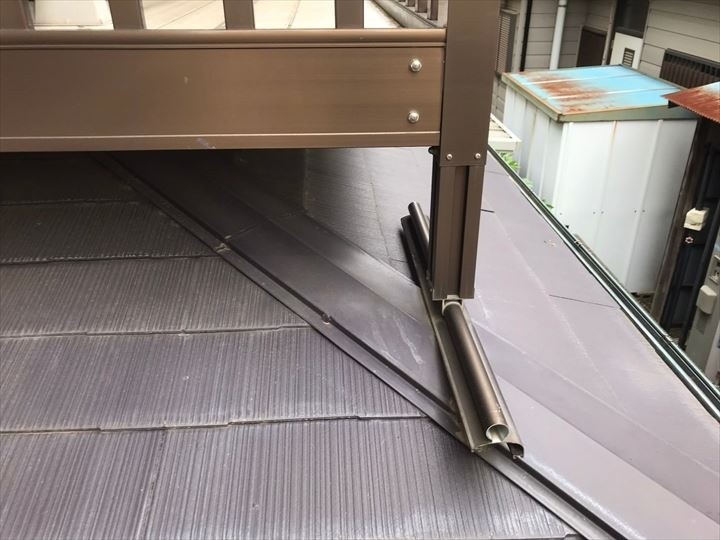 調査報告し「棟板金交換工事と屋根塗装工事」をご提案