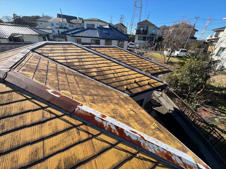 サビた棟板金