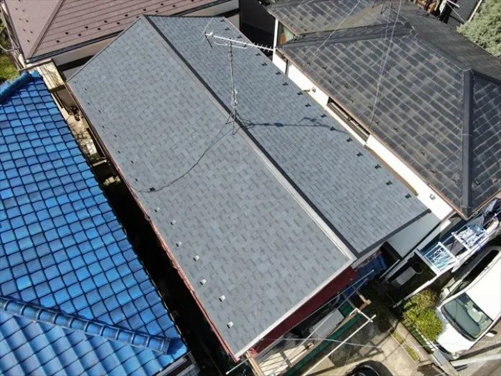 屋根葺き替え工事後の外観(ドローン撮影)
