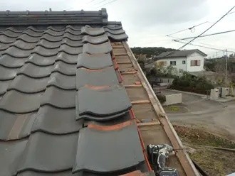 ケラバ瓦のビス止め補修工事