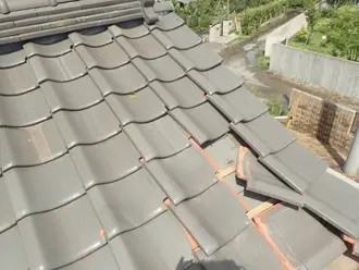 剥がれたケラバ瓦