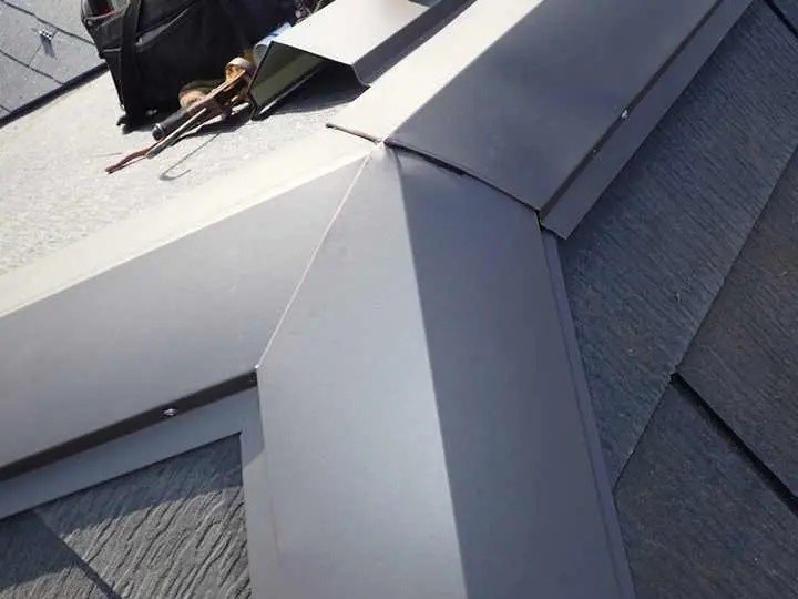 屋根補修工事が完工した状態