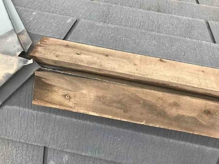 表面の板金だけが飛散した形