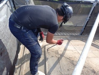 桟の取り外し作業