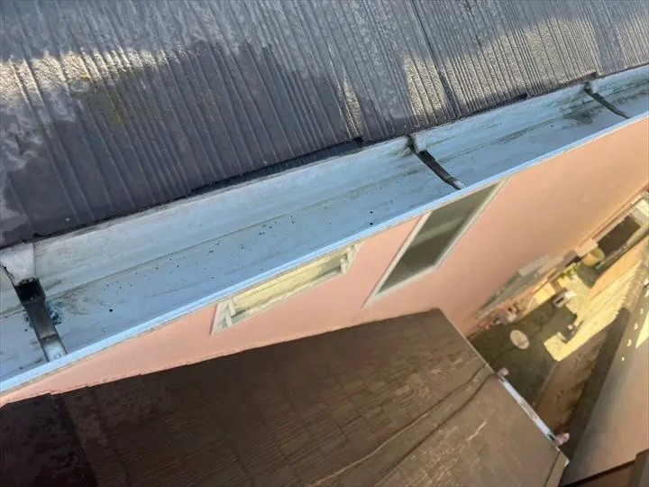 雑草の除去作業が完了し雨樋の詰まりは解消