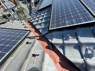 穴の空いた「谷板金」