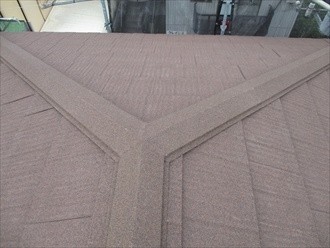 貫板の取り付け後に棟板金を設置