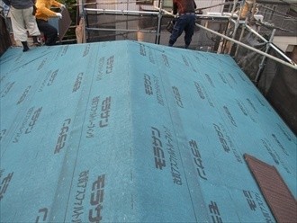 防水紙を敷設した後に不具合の有無を確認