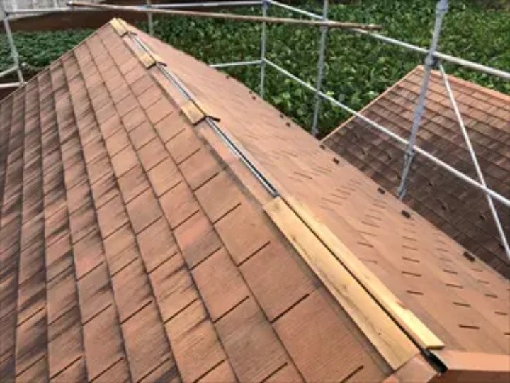 既存の棟板金を取り外した後の状態