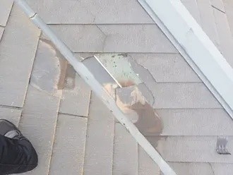 欠損したコロニアル瓦