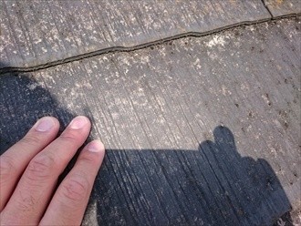 スレート屋根の表面に汚れや劣化が発生