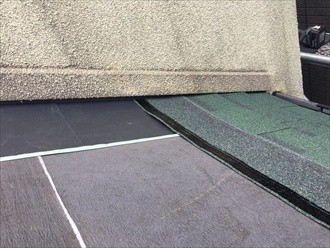 屋根材の葺き作業