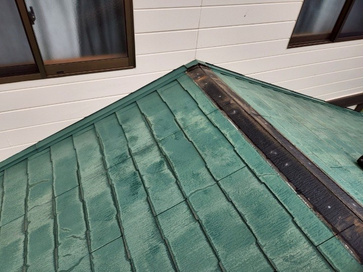 既存の棟板金を取り外し