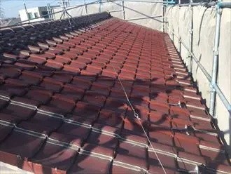 既存の粘土瓦を撤去