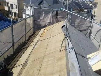 野地板を重ね張り