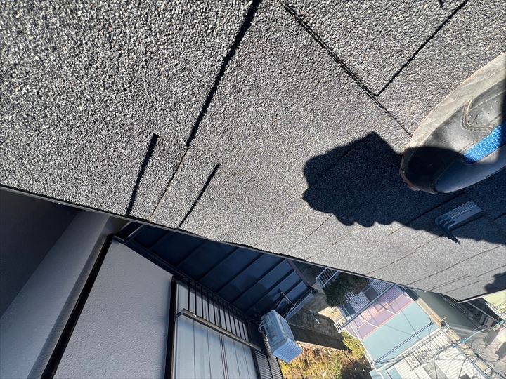 剥がれそうなアスファルトシングル