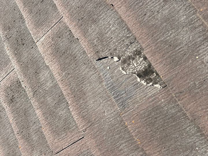 割れて滑落したスレート