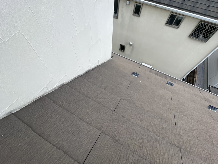 外壁と屋根の取り合い部分