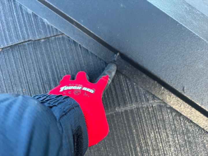 棟板金釘の浮き