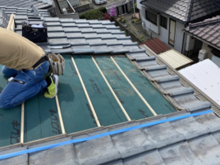 屋根修理の様子