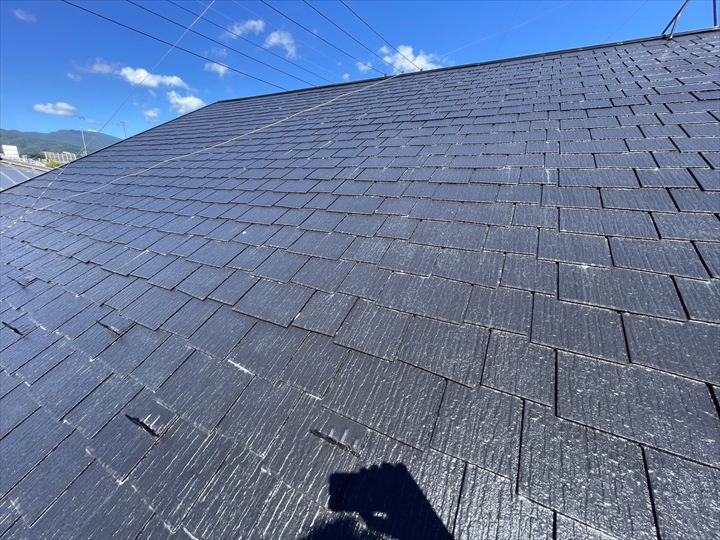 縁切り不足の屋根は雨漏りリスクが高まります