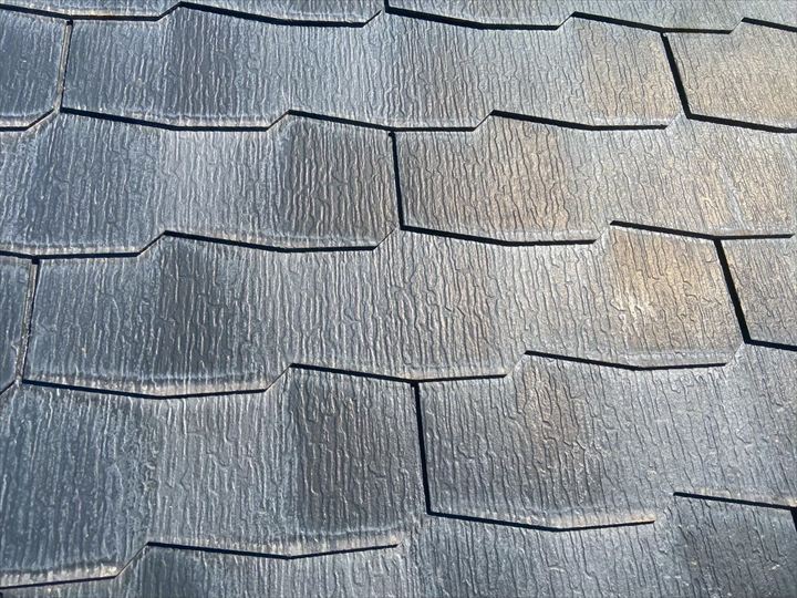 現地調査で判明した屋根材は「セイバリーNEO」