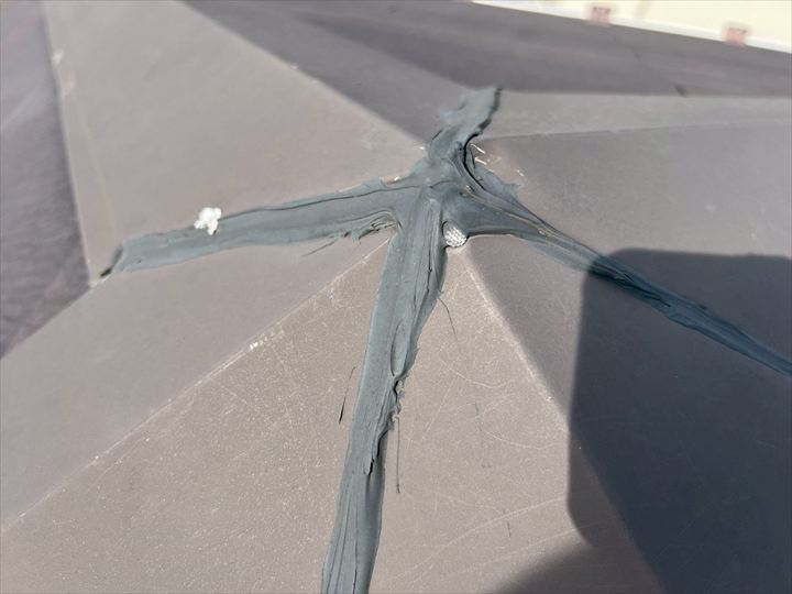 ガタガタのコーキング