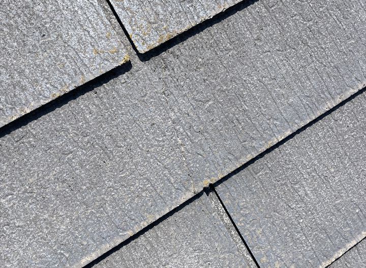 スレートは一部ひび割れていました