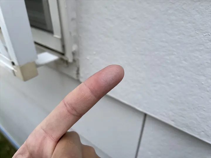指についた白い粉