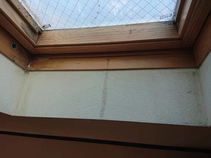 雨漏りが発生している天窓