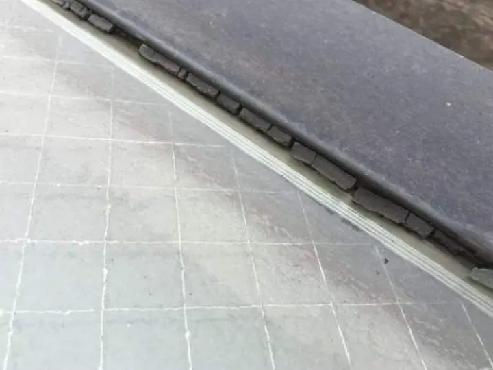 シーリングのひび割れ