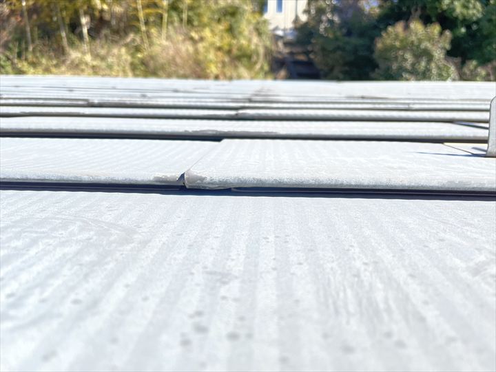 組み合わせて葺いている屋根