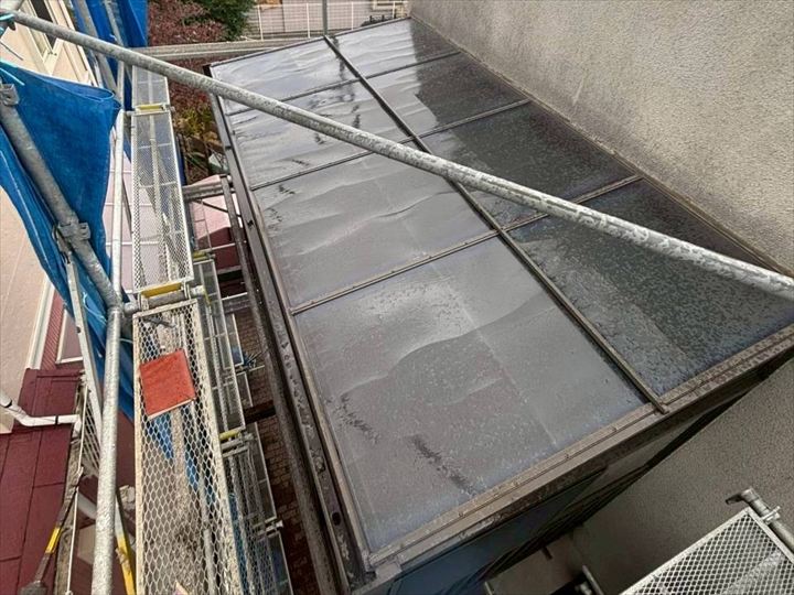 高所なので足場を設置して作業